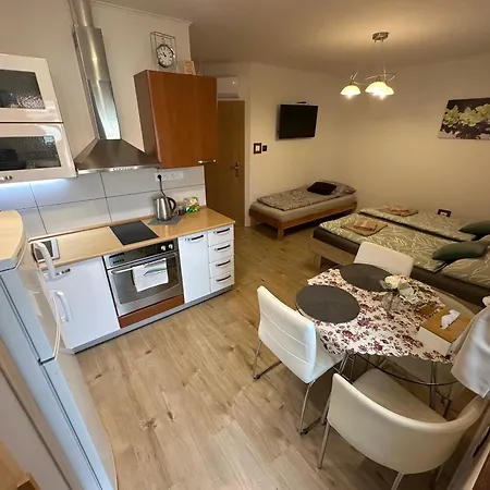 Losonci Nesvady- Pre 2 Osoby Apartment